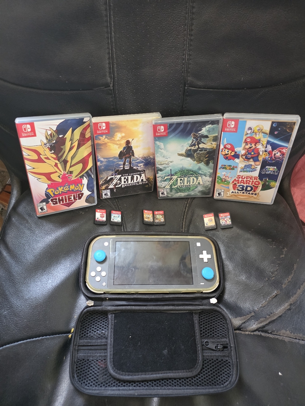 Nintendo Switch Lite Grey W Games & Case, Charger Zelda, Pokémon, Mario 3d - Picture 2 of 11